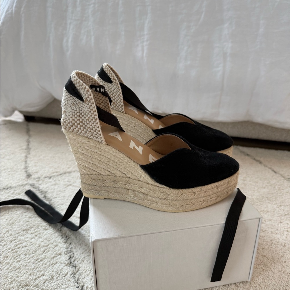 Elegant Black and Cream Espadrille Wedges